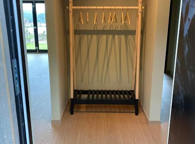 Perle Ved Sjoen! Ny Pa 90m2. Casa de Férias *